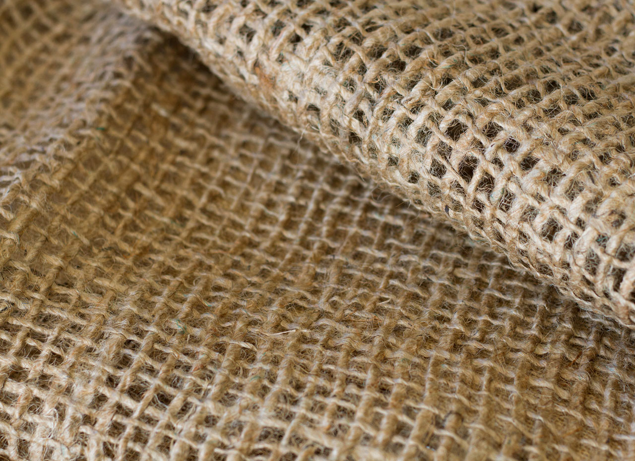 Detalle del geotextil de yute de trama abierta